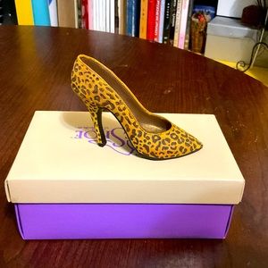 Just the right shoe Leopard stiletto